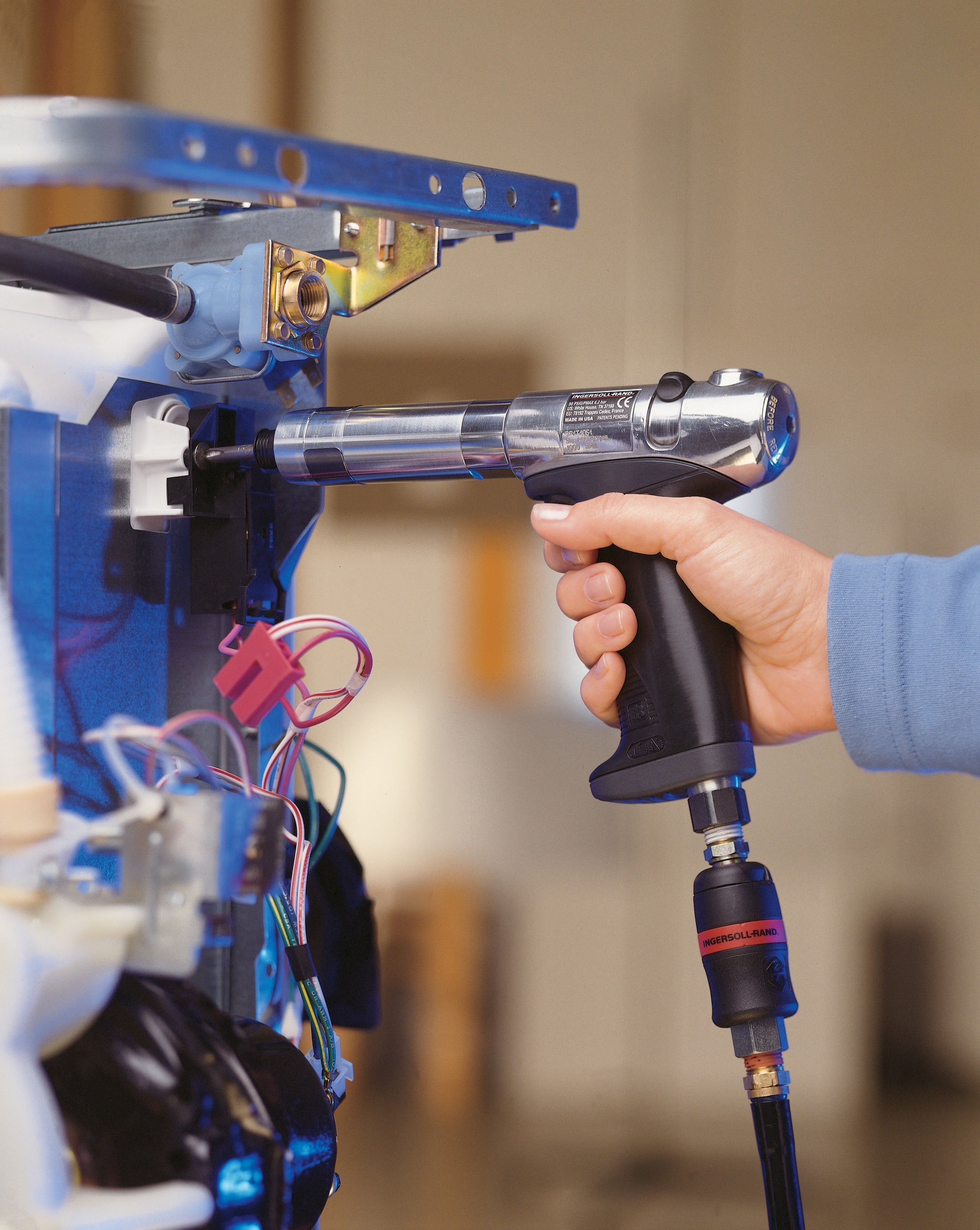 Pneumatic threading machines