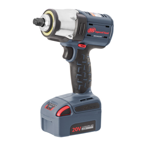Atornillador de impacto a batería 20 V 1/2" W5153 Ingersoll Rand 500 Nm Máquina con batería de 5,0 Ah, vista lateral inclinada izquierda