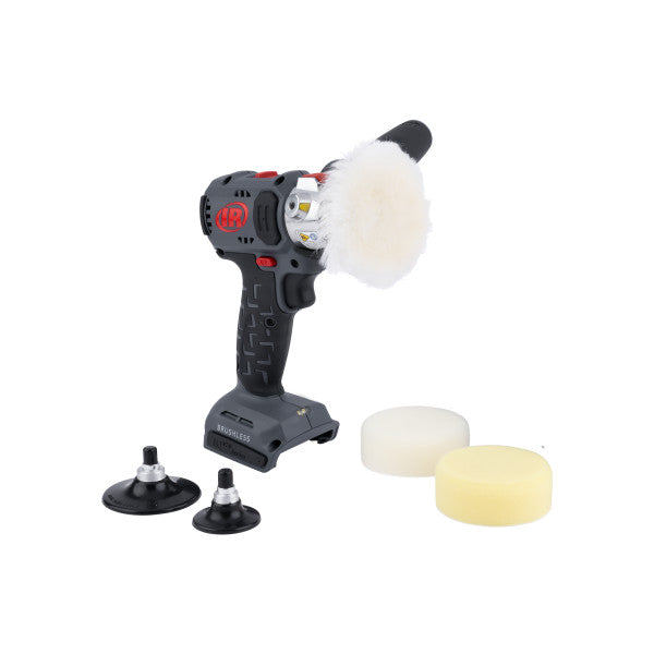 Ponceuse et polisseuse 20 V G4621 Ingersoll Rand Machine sans batterie avec poignée supplémentaire sur le côté gauche, vue de profil depuis l'angle droit, avec 2 disques Roloc et 3 plateaux auto-agrippants au premier plan