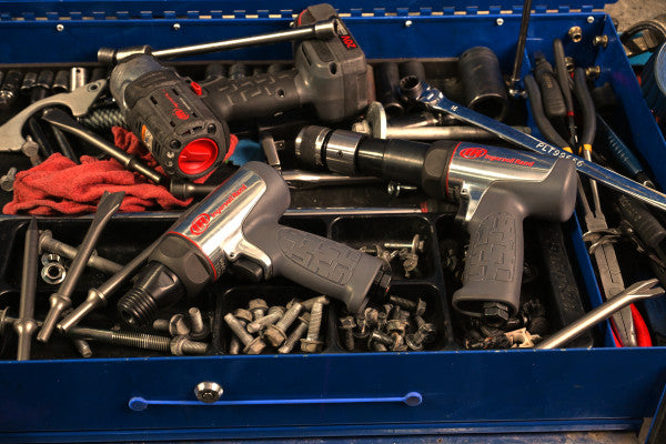 Air hammer kit 123MAXHK Ingersoll Rand, machine lying in a tool drawer