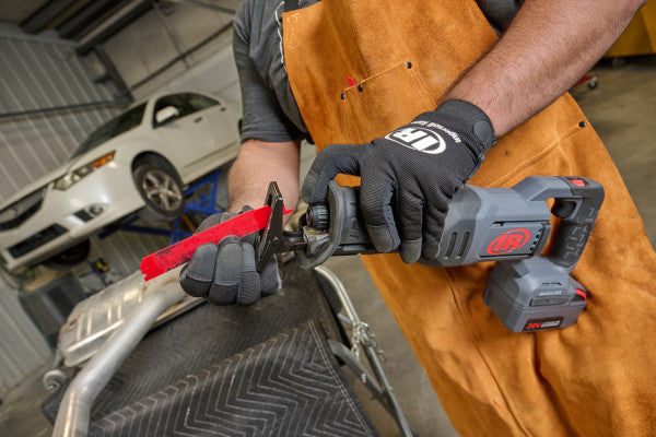 BATTERY SET 20V C5101-K22-EU Ingersoll Rand with 2x battery and charger, machine from left when clamping the saw 