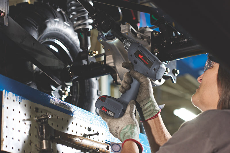 QXN precision cordless screwdriver from the QX-Series™ Ingersoll Rand in use, left side view