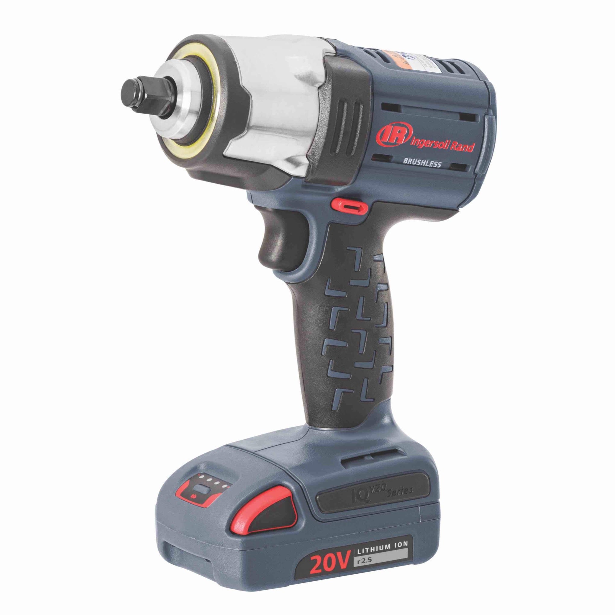Klucz udarowy AKKU z zestawu 20 V 1/2” W5153-K22A-EU Ingersoll Rand 500 Nm, maszyna w ukośnym widoku bocznym z akumulatorem BL2012
