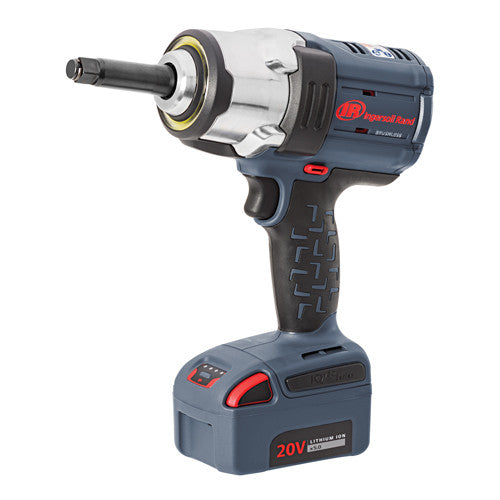 Klucz udarowy AKKU W7252 20V 1/2" Ingersoll Rand z zestawu W7252-K22B-EU w widoku z ukośnej strony po lewej z AKKU BL2022 5,0 Ah