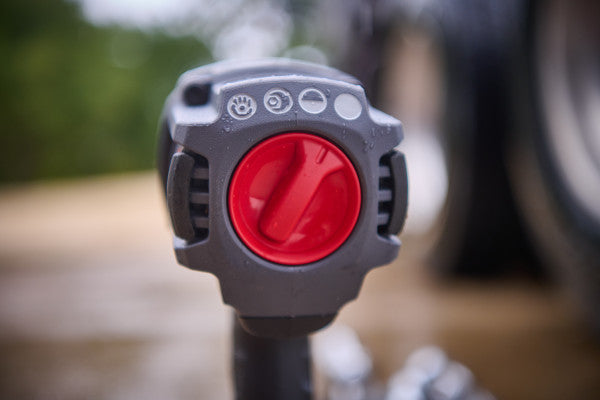 AKKU rázový uťahovák 20V 3/4" W8171 Ingersoll Rand 2710 Nm, zadný pohľad, regulátor výkonu