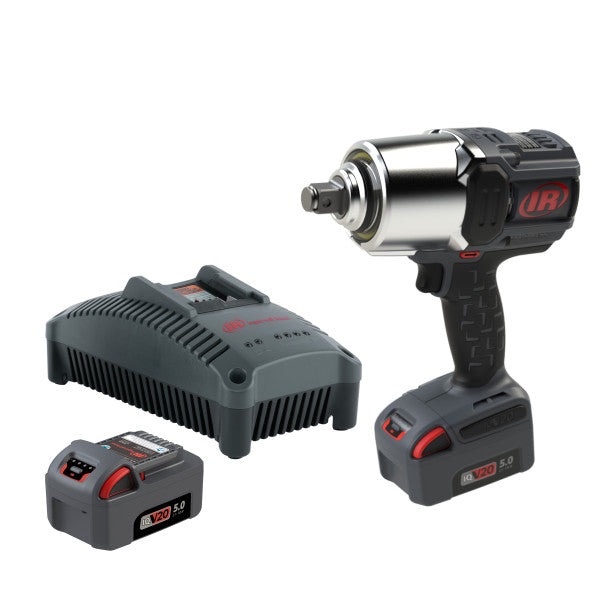 ACCU rázový uťahovák SET 20V 1-6" W8591-K2-EU Ingersoll Rand 2710 Nm, pravý stroj s jedným ACCU, vpredu vľavo druhý ACCU, za ním nabíjačka